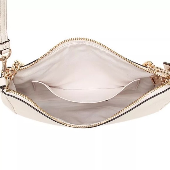 ๐บH.P๐บAuthentic COACH pebbled leather Crossbody๐ธ - Picture 3 of 8